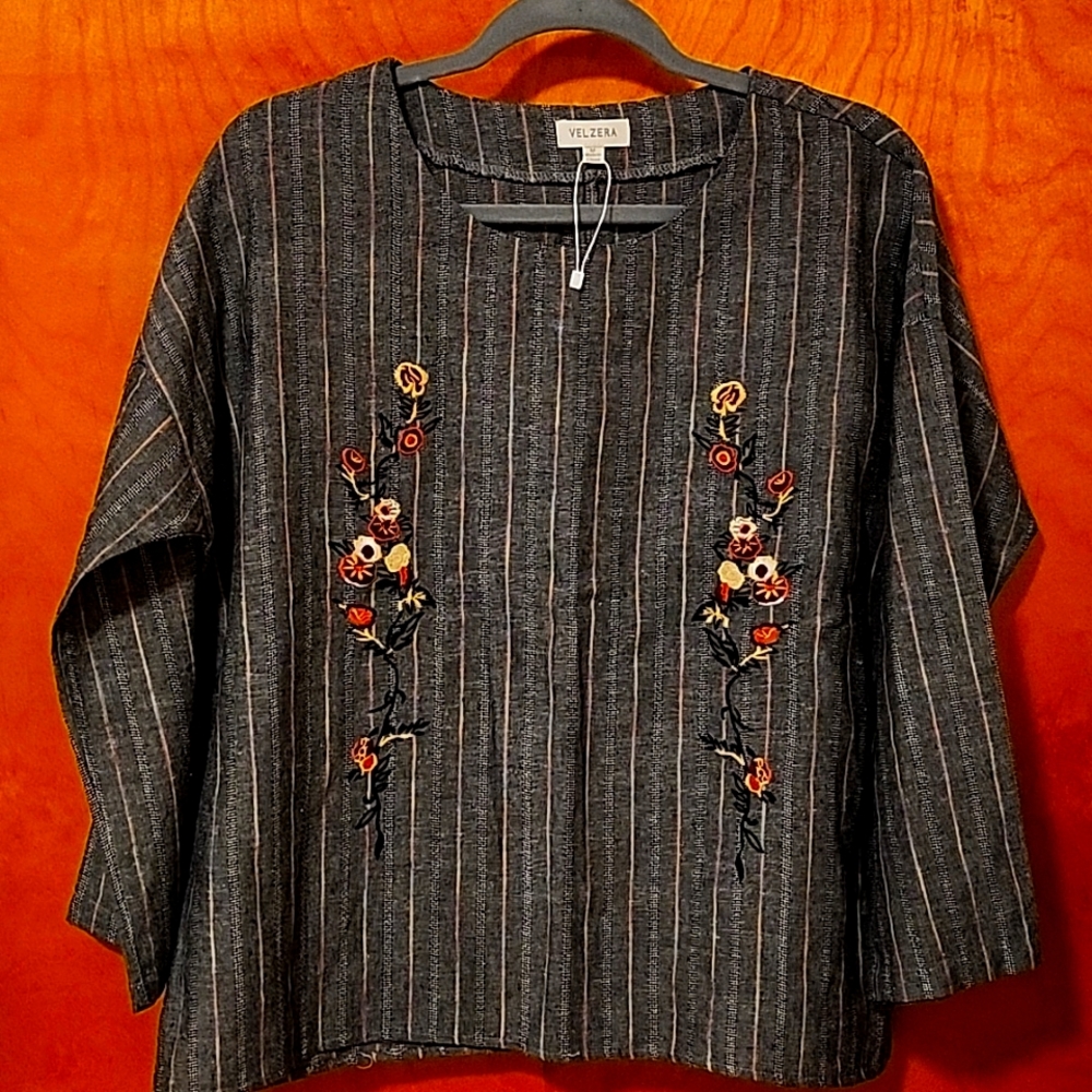Linen like pullover with embroidery from Velzera NWOT